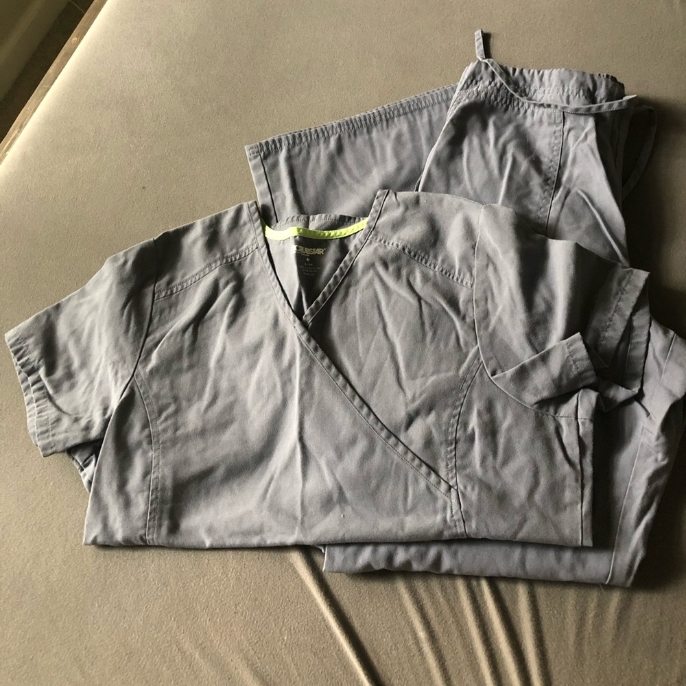 Gray scrubs top and bottom are both smalls